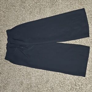 Lululemon On The Fly,Black Cropped Light Weight Pants. Womens Sz 6, Very Nice!!!